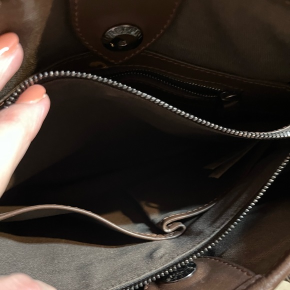 Authentic Burberry handbag (crossbody, shoulder, or hand carry) - Picture 8 of 11